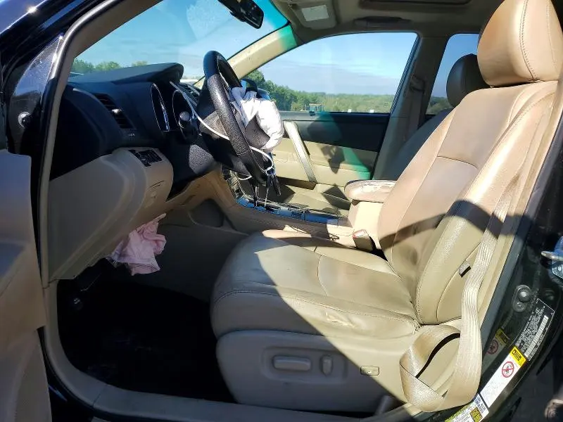 2013 TOYOTA HIGHLANDER SE  