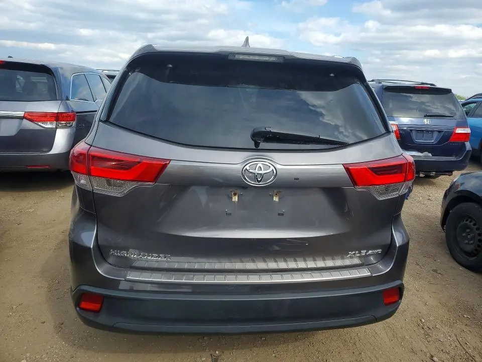 2017 TOYOTA HIGHLANDER XLE  