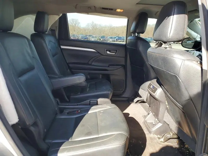 2016 TOYOTA HIGHLANDER XLE  