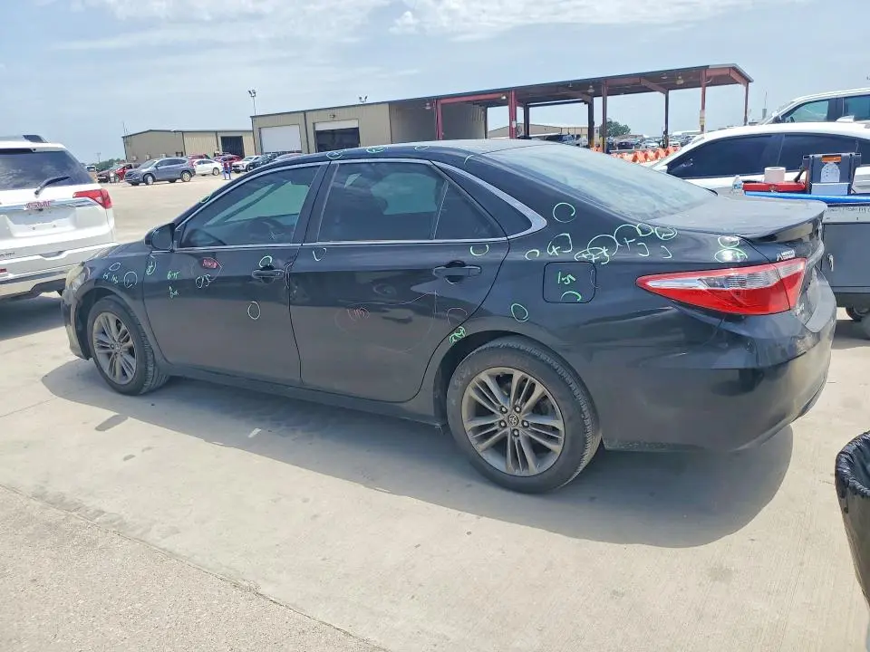 2015 TOYOTA CAMRY SE  