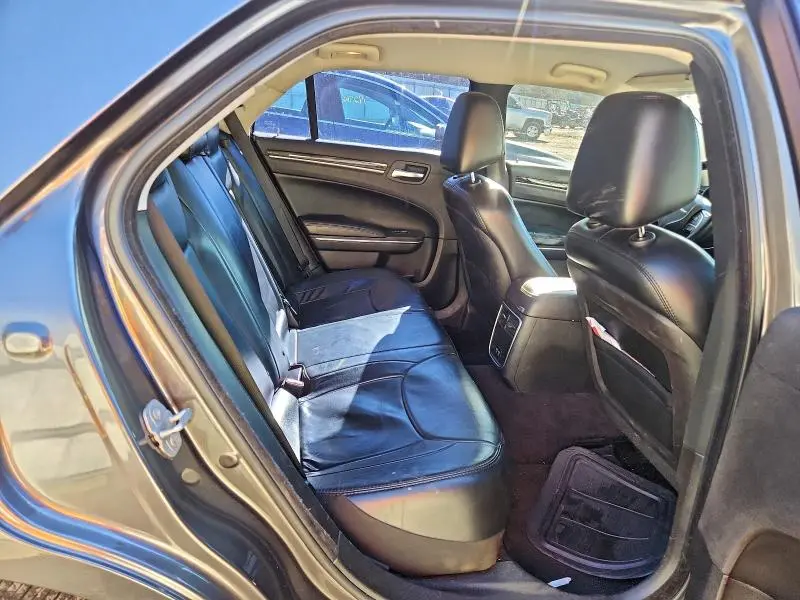 2016 CHRYSLER 300 LIMITED  