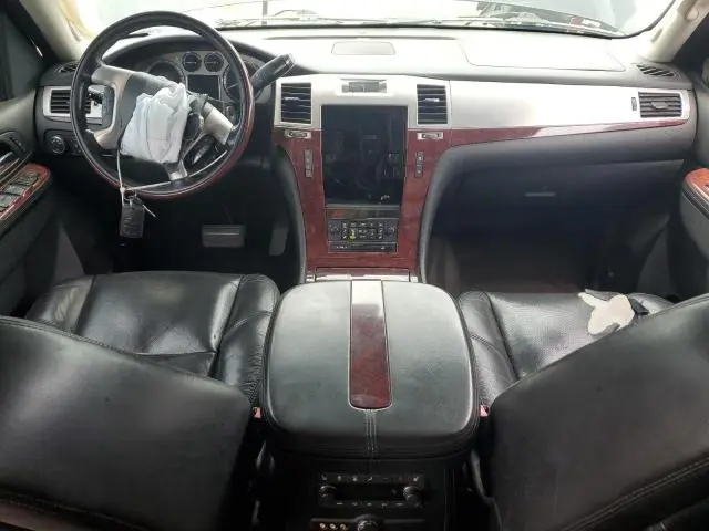 2010 CADILLAC ESCALADE PREMIUM  