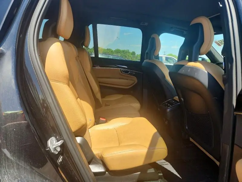 2016 VOLVO XC90 T6  