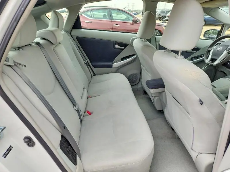 2010 TOYOTA PRIUS III  