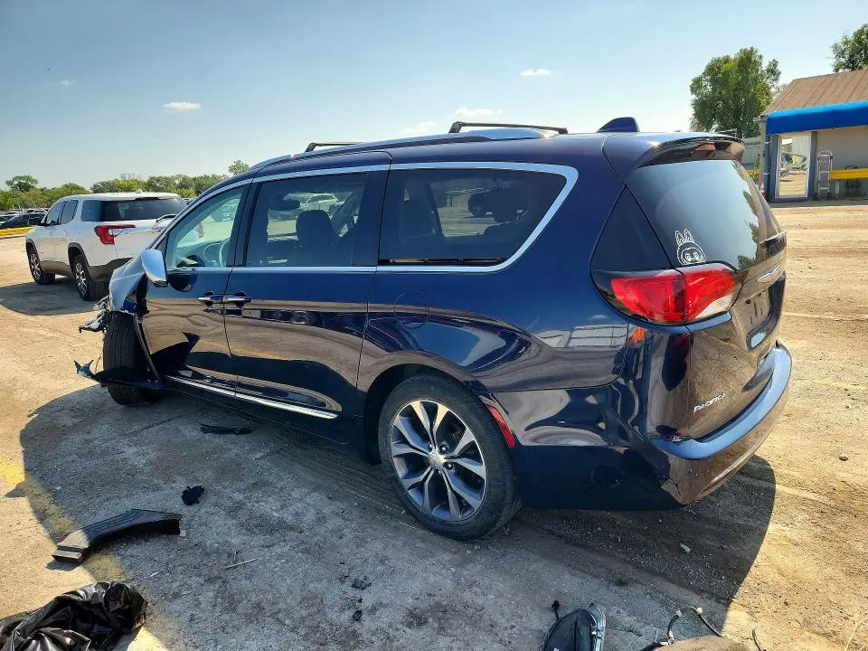 2017 CHRYSLER PACIFICA LIMITED  