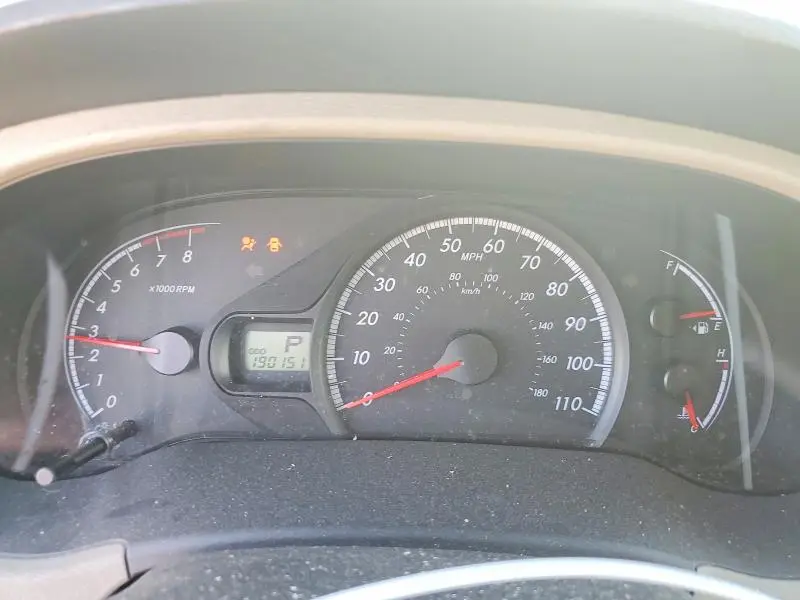 2013 TOYOTA SIENNA LE  