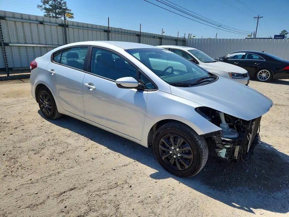 2017 KIA FORTE LX  