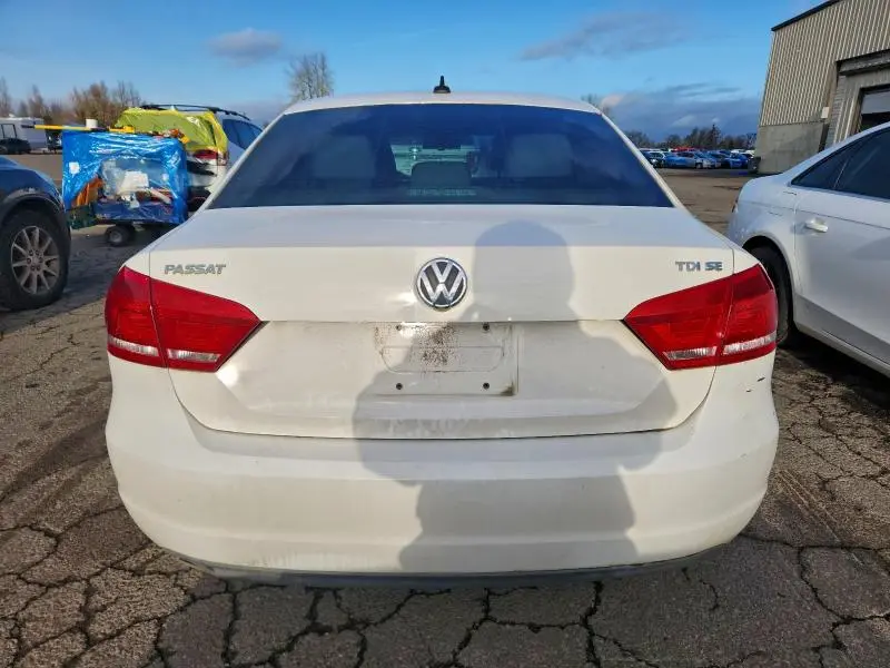 2013 VOLKSWAGEN PASSAT SE  