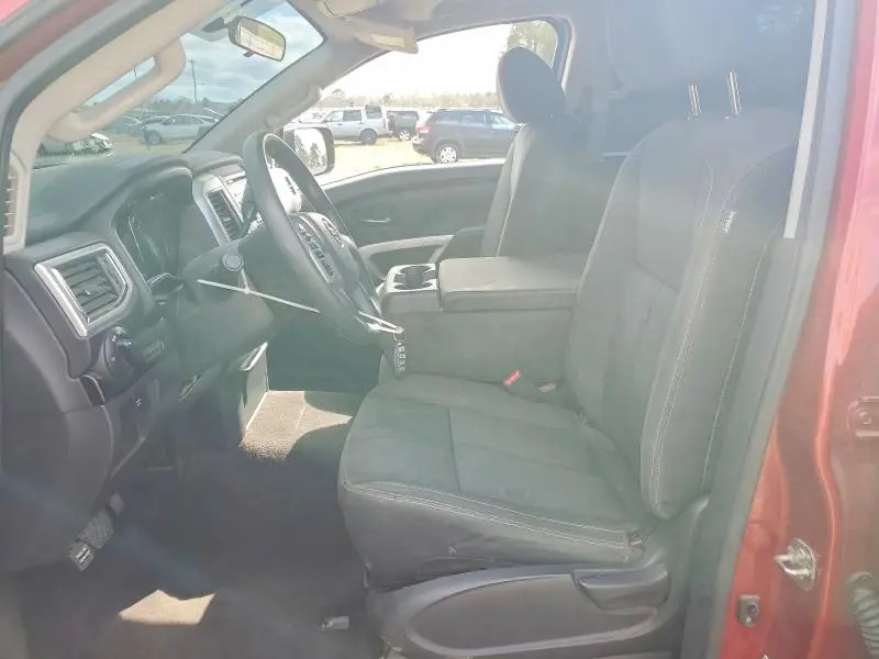 2017 NISSAN TITAN SV  