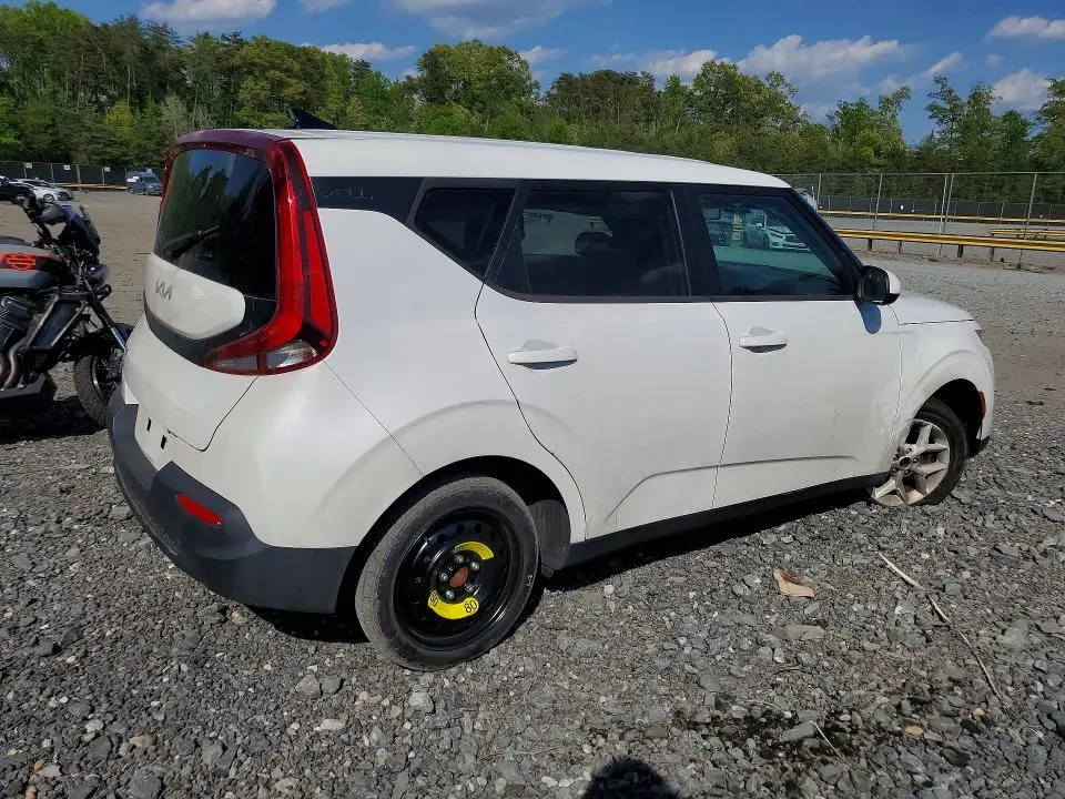 2022 KIA SOUL LX  