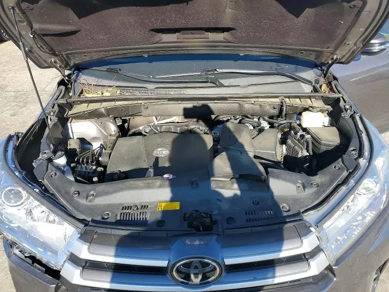 2019 TOYOTA HIGHLANDER LE PLUS  