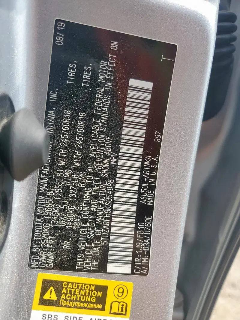 2019 TOYOTA HIGHLANDER LE  