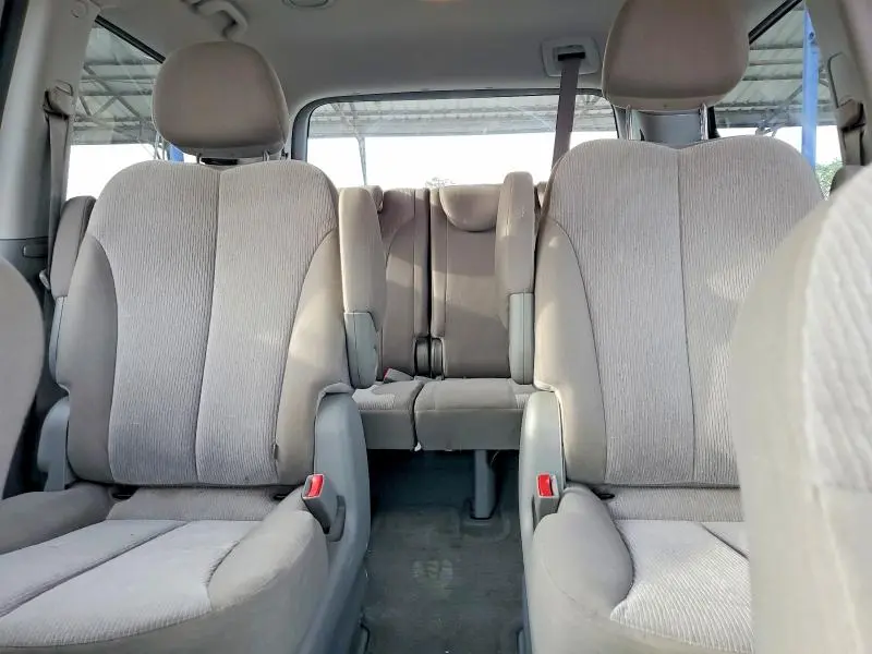 2012 KIA SEDONA LX  