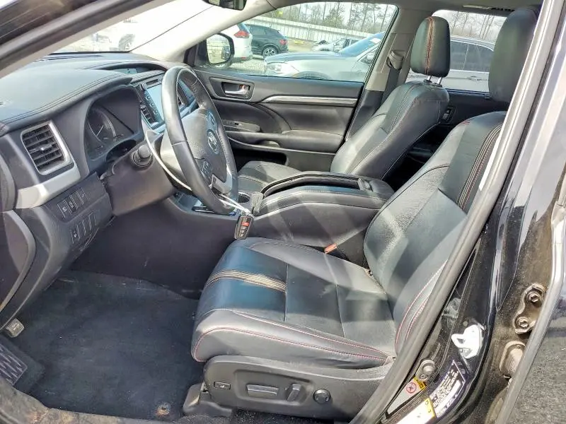 2019 TOYOTA HIGHLANDER SE  