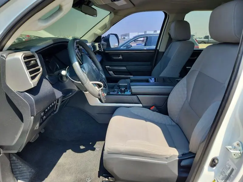 2023 TOYOTA TUNDRA SR5  