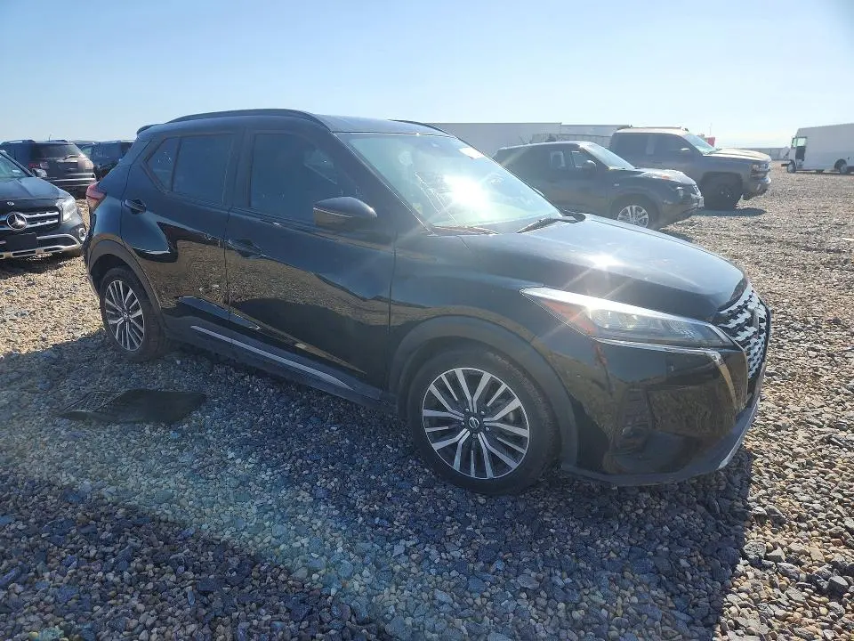 2021 NISSAN KICKS SR  