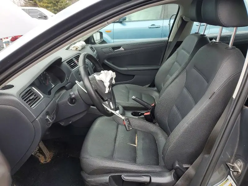 2011 VOLKSWAGEN JETTA SE  