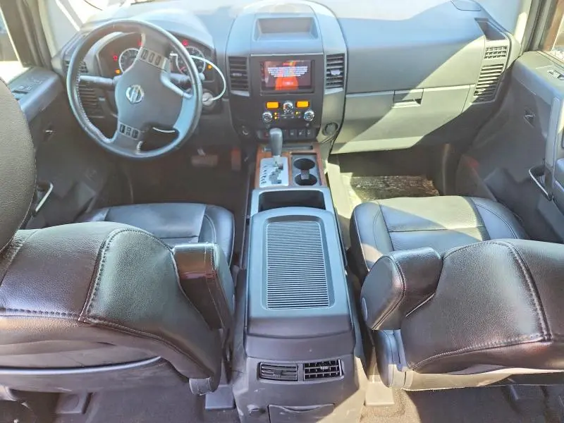 2011 NISSAN TITAN SV  