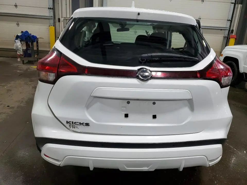 2021 NISSAN KICKS S  