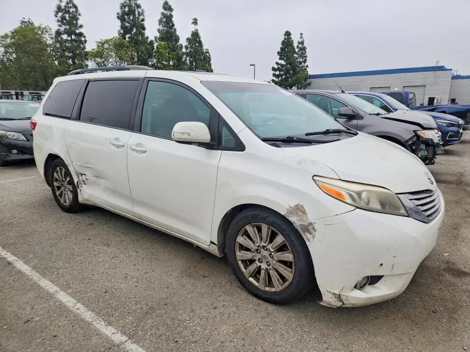 2017 TOYOTA SIENNA LIMITED 7-PASSENGER  