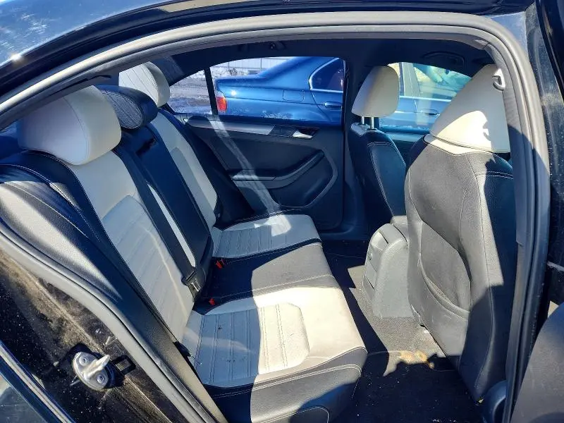 2016 VOLKSWAGEN JETTA SPORT  