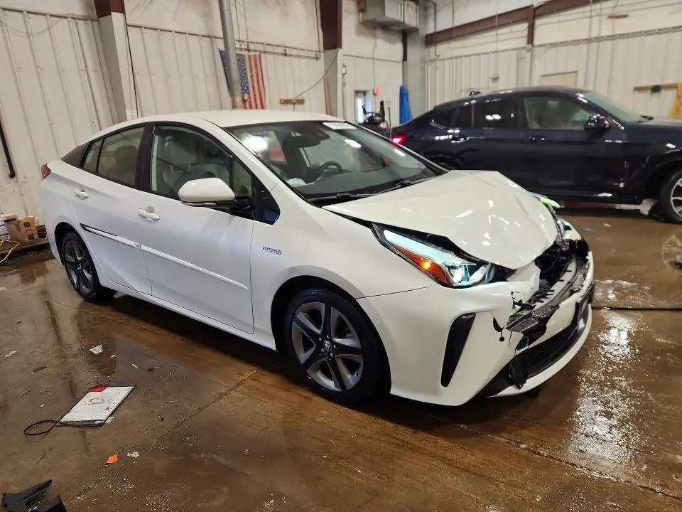 2019 TOYOTA PRIUS XLE  