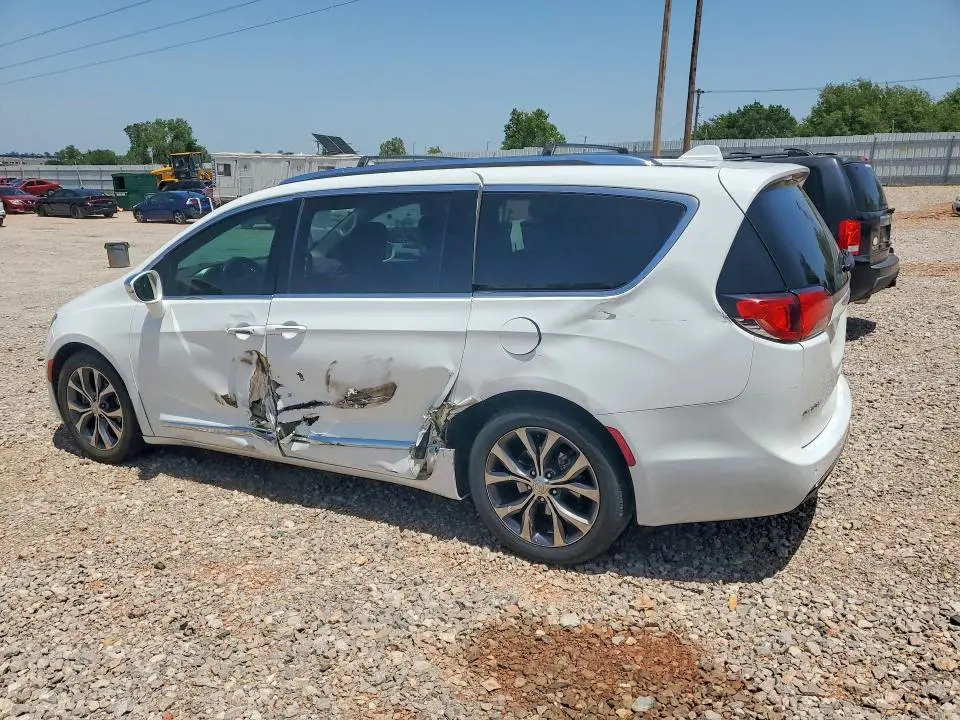 2017 CHRYSLER PACIFICA LIMITED  