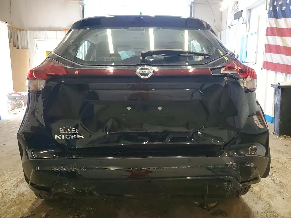 2021 NISSAN KICKS S  