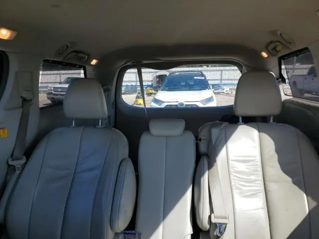 2012 TOYOTA SIENNA XLE  