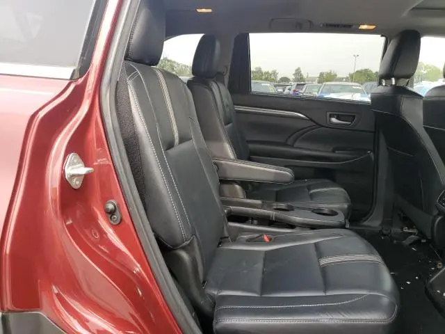 2018 TOYOTA HIGHLANDER SE  