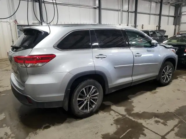 2019 TOYOTA HIGHLANDER SE  