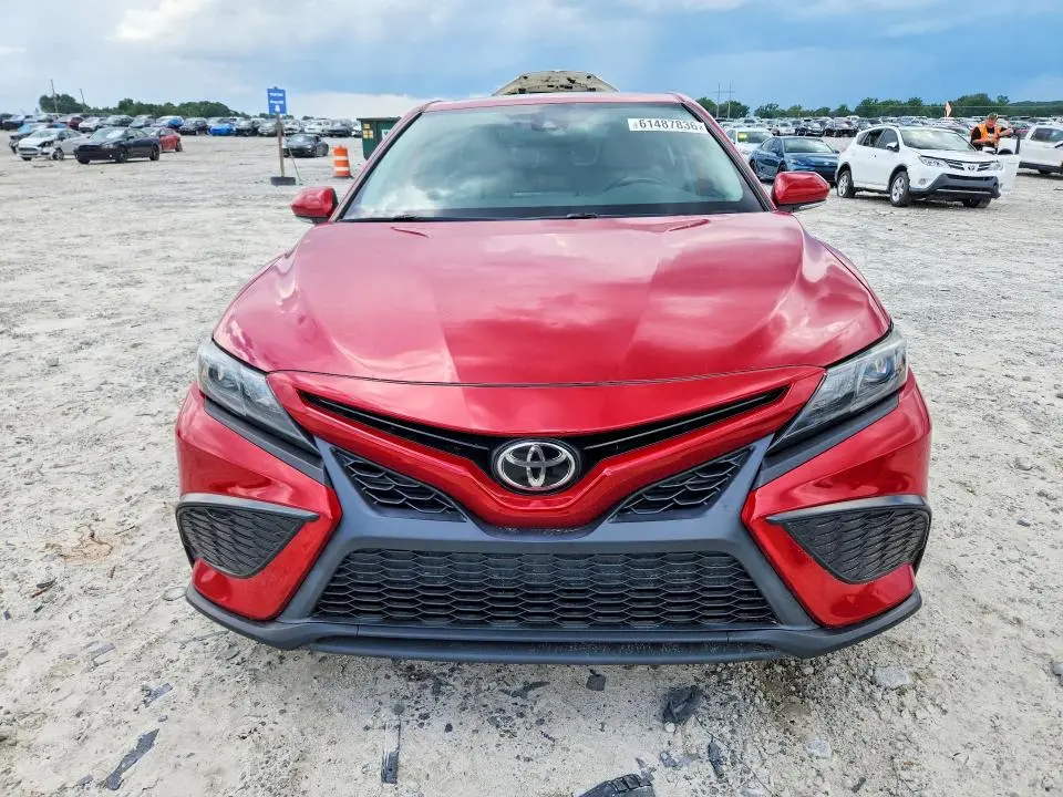 2021 TOYOTA CAMRY SE  