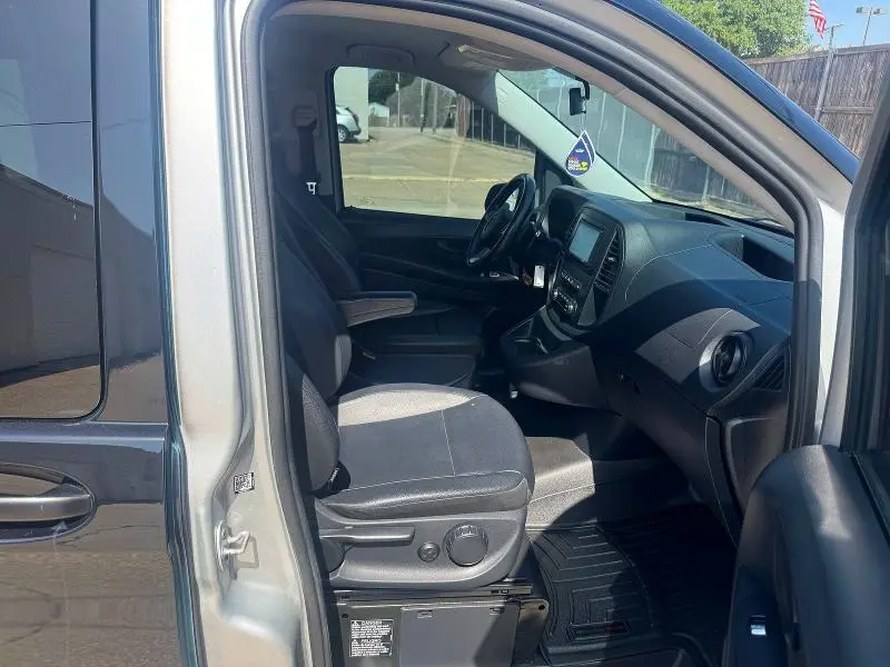 2019 MERCEDES-BENZ METRIS   