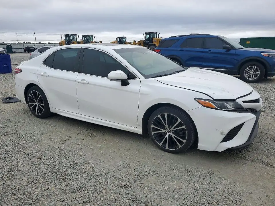 2018 TOYOTA CAMRY SE  