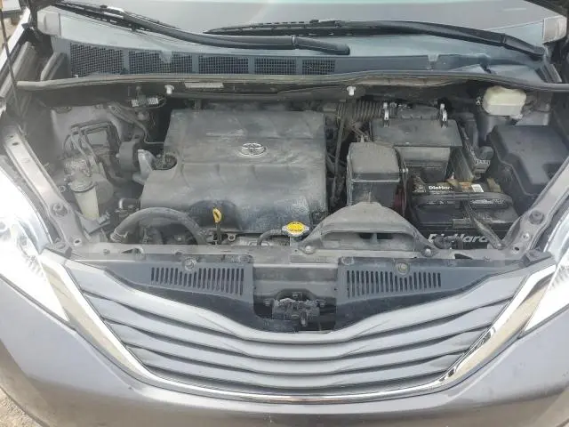 2013 TOYOTA SIENNA XLE  