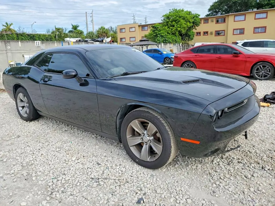 2017 DODGE CHALLENGER SXT  