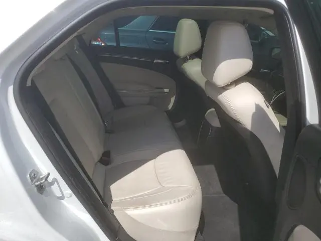 2016 CHRYSLER 300 LIMITED  