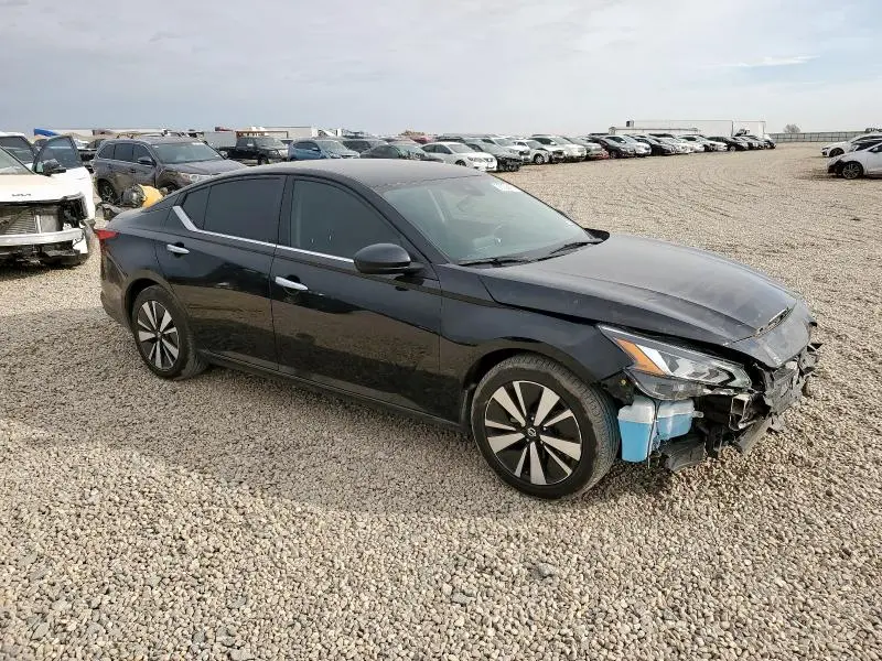 2021 NISSAN ALTIMA SV  
