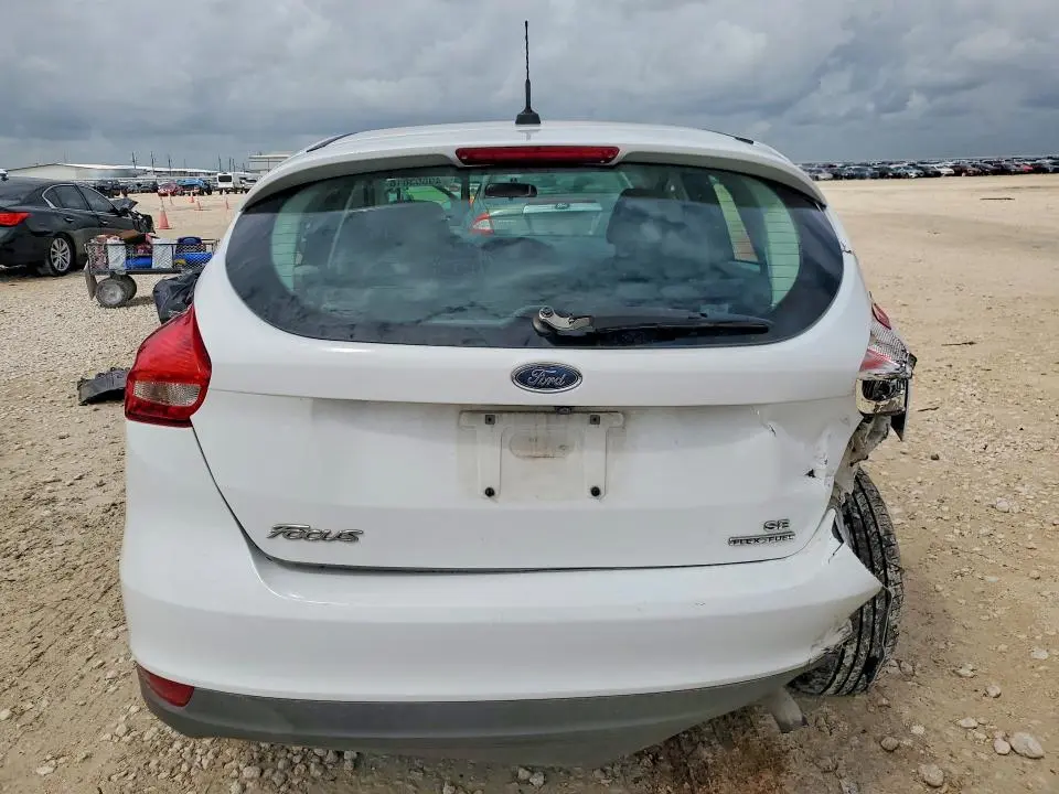 2015 FORD FOCUS SE  