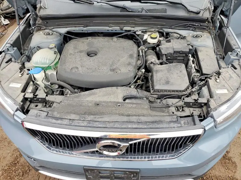 2020 VOLVO XC40 T5 MOMENTUM  