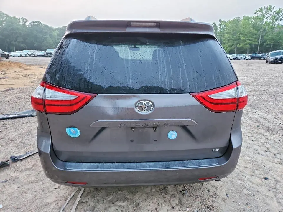 2016 TOYOTA SIENNA LE  