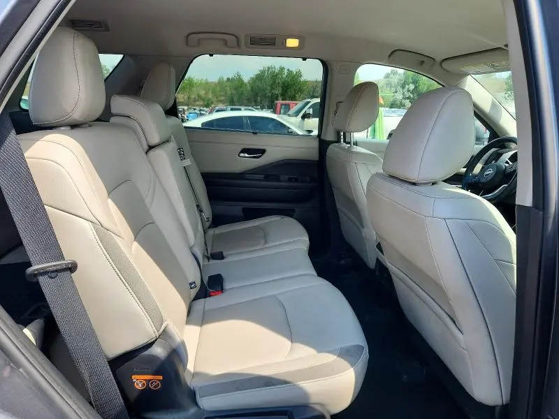 2022 NISSAN PATHFINDER SL  