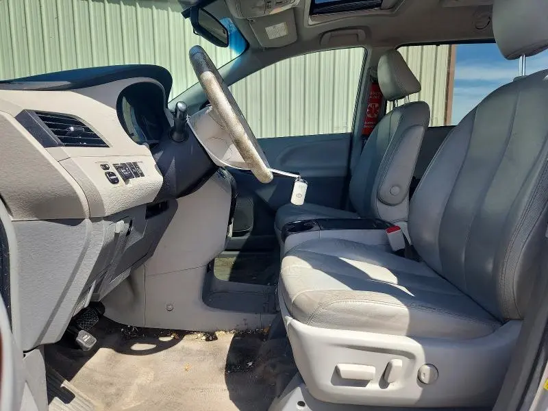 2013 TOYOTA SIENNA XLE 8-PASSENGER  