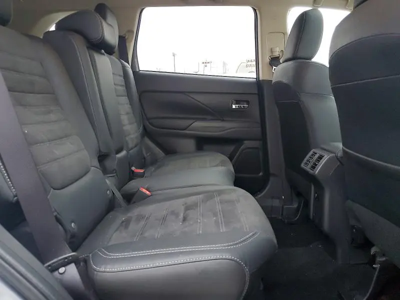 2019 MITSUBISHI OUTLANDER SE  