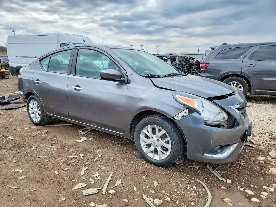 2018 NISSAN VERSA SV  