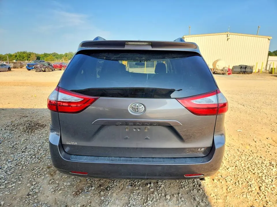 2017 TOYOTA SIENNA LE  