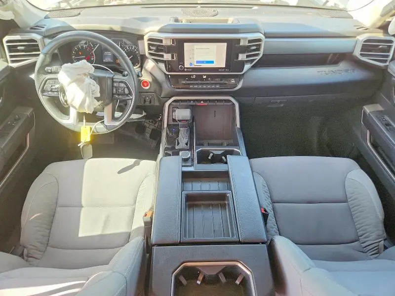 2022 TOYOTA TUNDRA SR5  