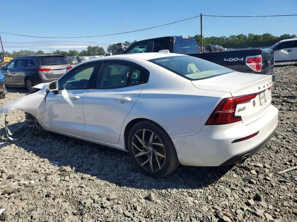 2020 VOLVO S60 T6 MOMENTUM  