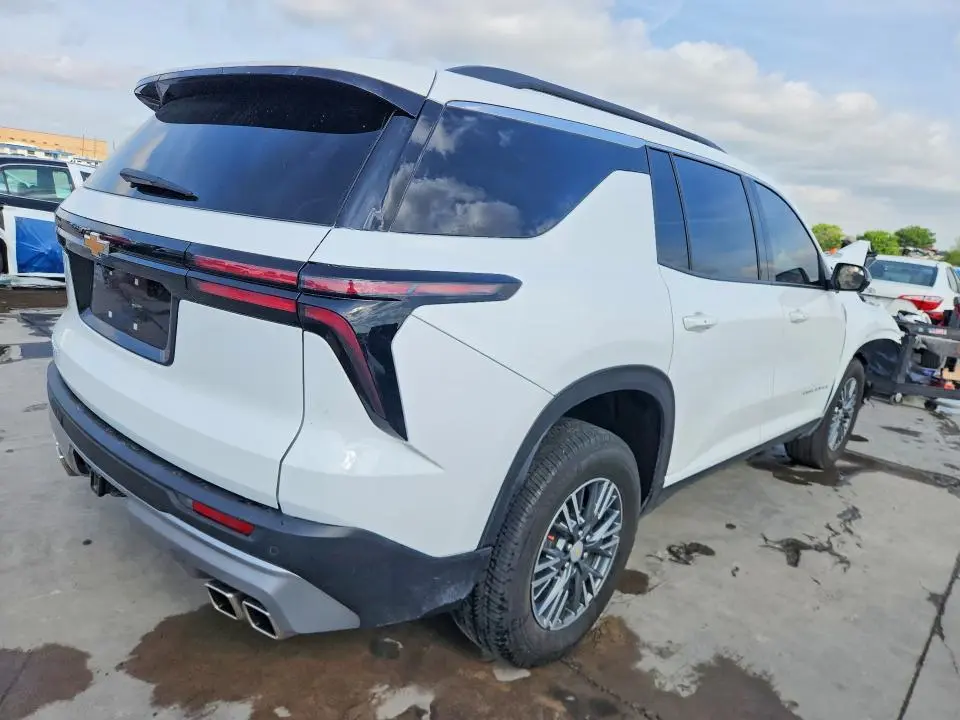 2024 CHEVROLET TRAVERSE LT  