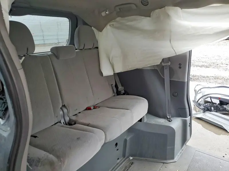 2015 TOYOTA SIENNA LE  